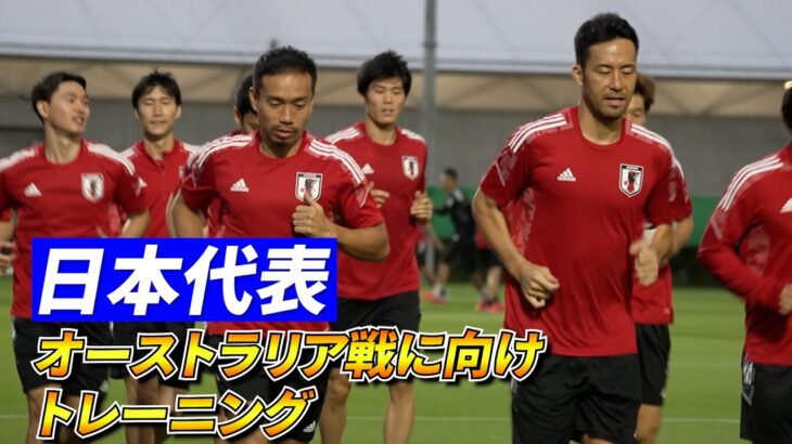 【サッカー】日本代表　帰国後初練習中　主力6人で緊急会談