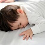 【悲報】日本人さん、ガチで寝不足　平均睡眠時間がたったの6時間22分ｗｗｗ