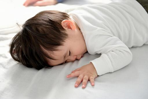 【悲報】日本人さん、ガチで寝不足　平均睡眠時間がたったの6時間22分ｗｗｗ