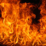 【悲報】火炎瓶を投げられ民家全焼。男が現場から逃走中。愛知県小牧市