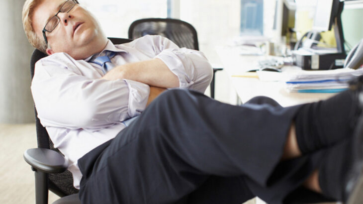 【悲報】企業さん、とんでもない仕事中の居眠り対策をしてしまうｗｗｗｗｗｗ