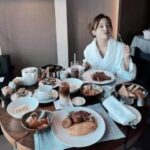 板野友美、ホテルでの優雅な朝食に批判殺到？？