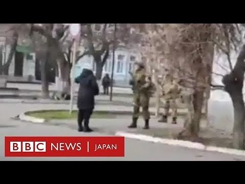 【動画】ウクライナの女性、機関銃持つロシア兵に「何しに来たの」と詰問