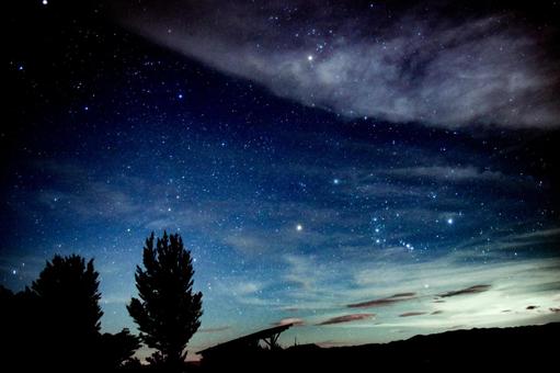 【朗報】地球から１２９億光年離れた星を観測、最遠方記録４０億光年更新
