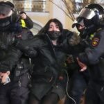 ロシア　複数の都市で反戦デモ　 拘束者数は5900人を超える