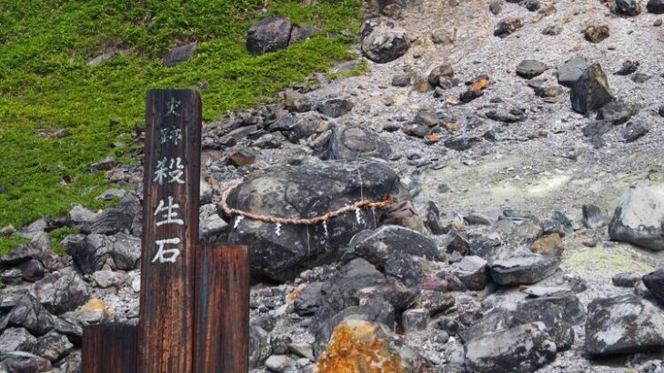 栃木県那須町　殺生石が真っ二つ　以前からひび、自然現象か　