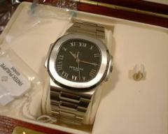 90万円で買ったノーチラスは1900万円に。腕時計投資は転売行為なのか？