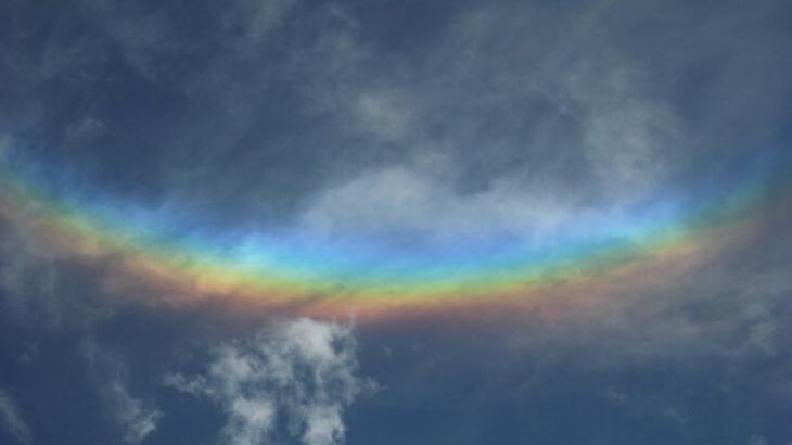 逆さ虹と呼ばれる「環天頂アーク」東京や関東で出現。弓なりの虹色が美しい！