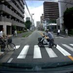 【疑問】う～ん、バイク手押しで歩道って違反なのかな？