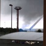 【動画】天の怒りか…静岡で竜巻発生！　建物吹っ飛ばした模様