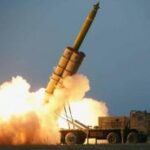 北朝鮮が弾道ミサイル2発発射 EEZ外に落下か 政府発表