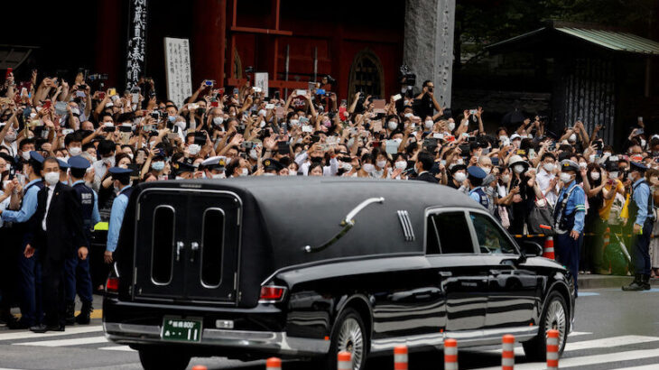 【画像】安倍元総理の国葬に山上コスプレが参列…