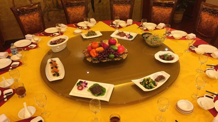 知ってた？中国料理を回転テーブルで食べる理由
