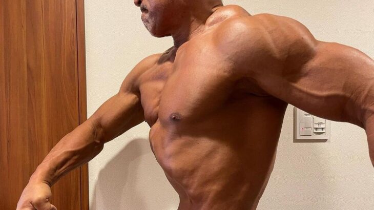 【芸能】６１歳・角田信朗「お腹ペッタンコ」の筋肉美に衝撃！血管浮き出る肉体に「オブジェみたい」と驚愕