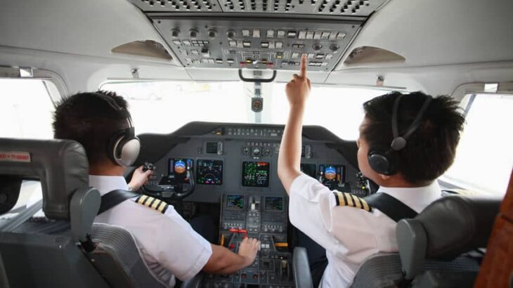 飛行機の機長と副操縦士は、フライト前に同じ食事をとらない。