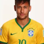 【サッカー】ネイマール、負傷交代後にベンチで涙…優勝候補ブラジルに懸念要素か