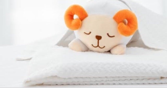  重い布団で寝ると睡眠ホルモンの分泌量が増えるという研究結果