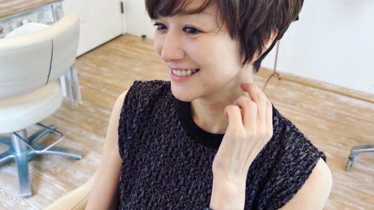 芸能休養中の鈴木京香人生初ショートヘアに 2ヶ月ぶりの近影に反響すごくお似合い相変わらず美しい