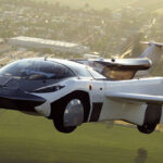 “空飛ぶクルマ”欧米で80年の歴史 最新型エンジンは