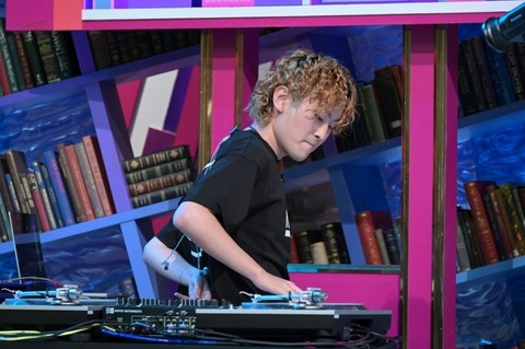【芸能】DJ松永が完敗…18歳の天才DJ・RENA、世界で一人しかできない超絶プレイ　