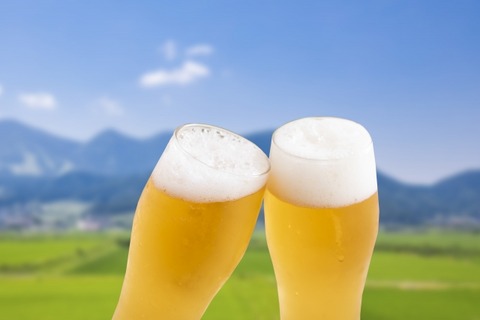 ドイツのビール祭り開幕　ジョッキ1杯2000円