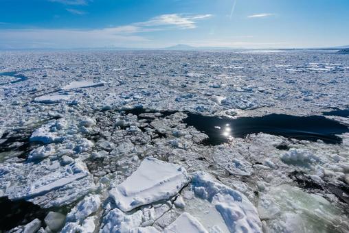 【緊急】ロンドンの２倍以上ある世界最大の氷山、海底から外れて移動を開始