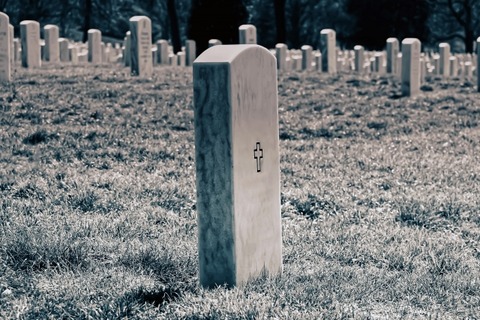 遺体が完全に土に還るエコな埋葬法「コンポスト葬」が米国で登場