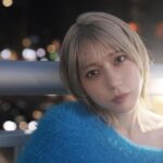【芸能】AKB48茂木忍、貝殻ビキニ＆美バストのぞかせクールな表情　初写真集の限定表紙公開
