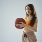 【動画】アメリカ女子バスケ選手、ファンサービスでとんでもないフィジカルを披露