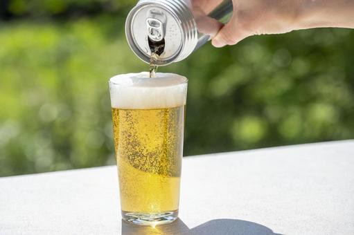 ビールロング缶１本以上で大腸がんリスク　厚労省が初の飲酒ガイドライン