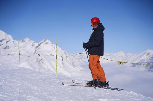 【閲覧注意】GoProカメラを付けたスキーヤーが北海道で「雪の中にある滝」に落ちる恐怖体験