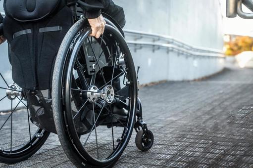イオンシネマ、移動の手伝いで「従業員が不適切な発言」と謝罪。車椅子ユーザーの介助巡り議論に