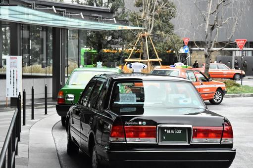 【東京】タクシー運転手に「君に払う金はない」と言い、顔を殴った疑い…デジタル庁職員を強盗容疑で逮捕
